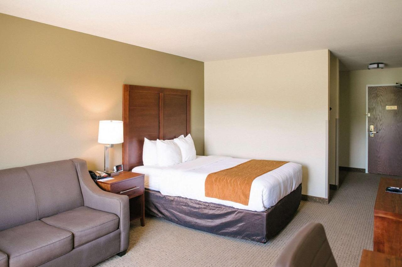 Comfort Inn & Suites Custer Exterior photo