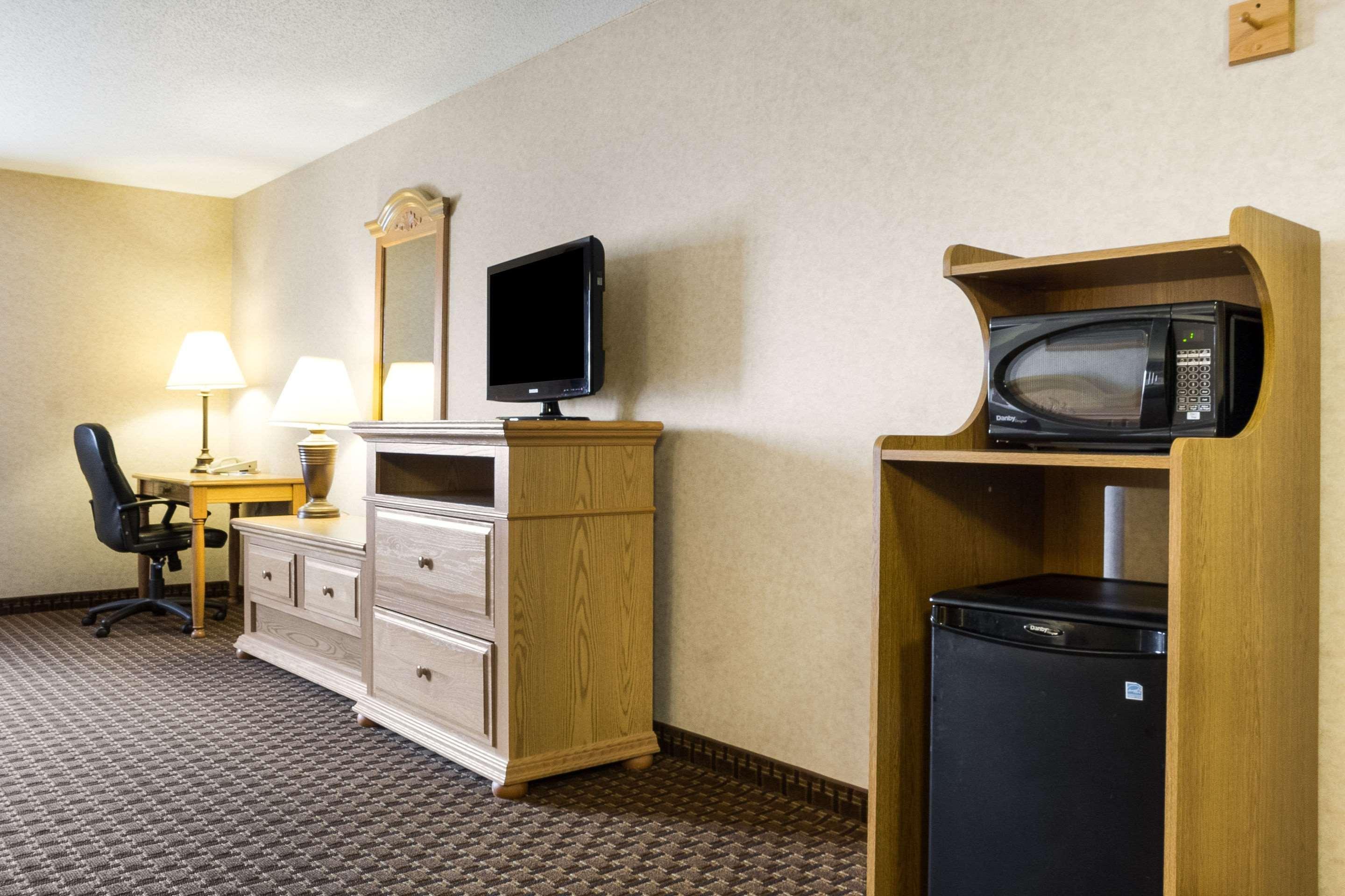 Comfort Inn & Suites Custer Exterior photo