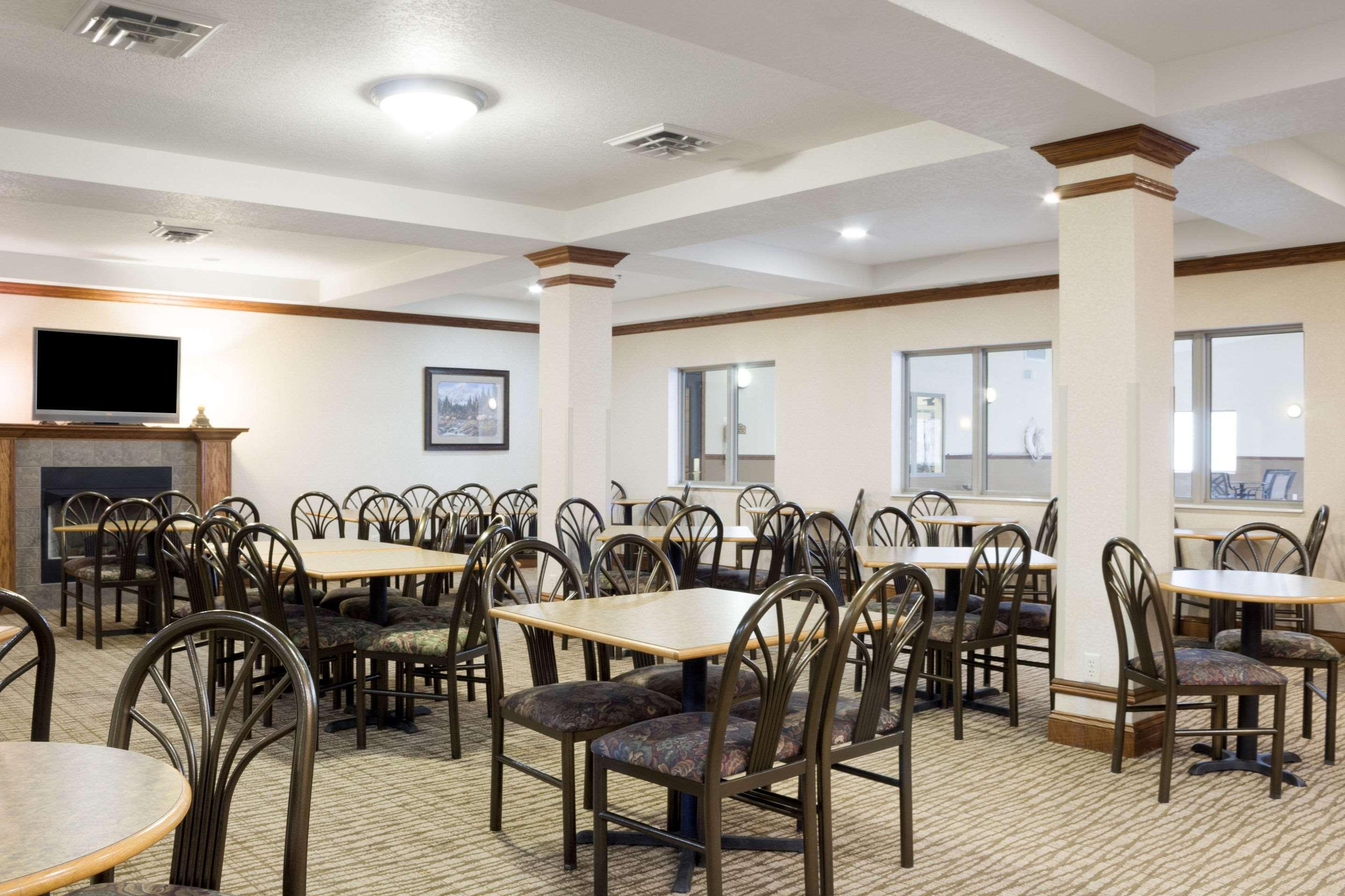 Comfort Inn & Suites Custer Exterior photo