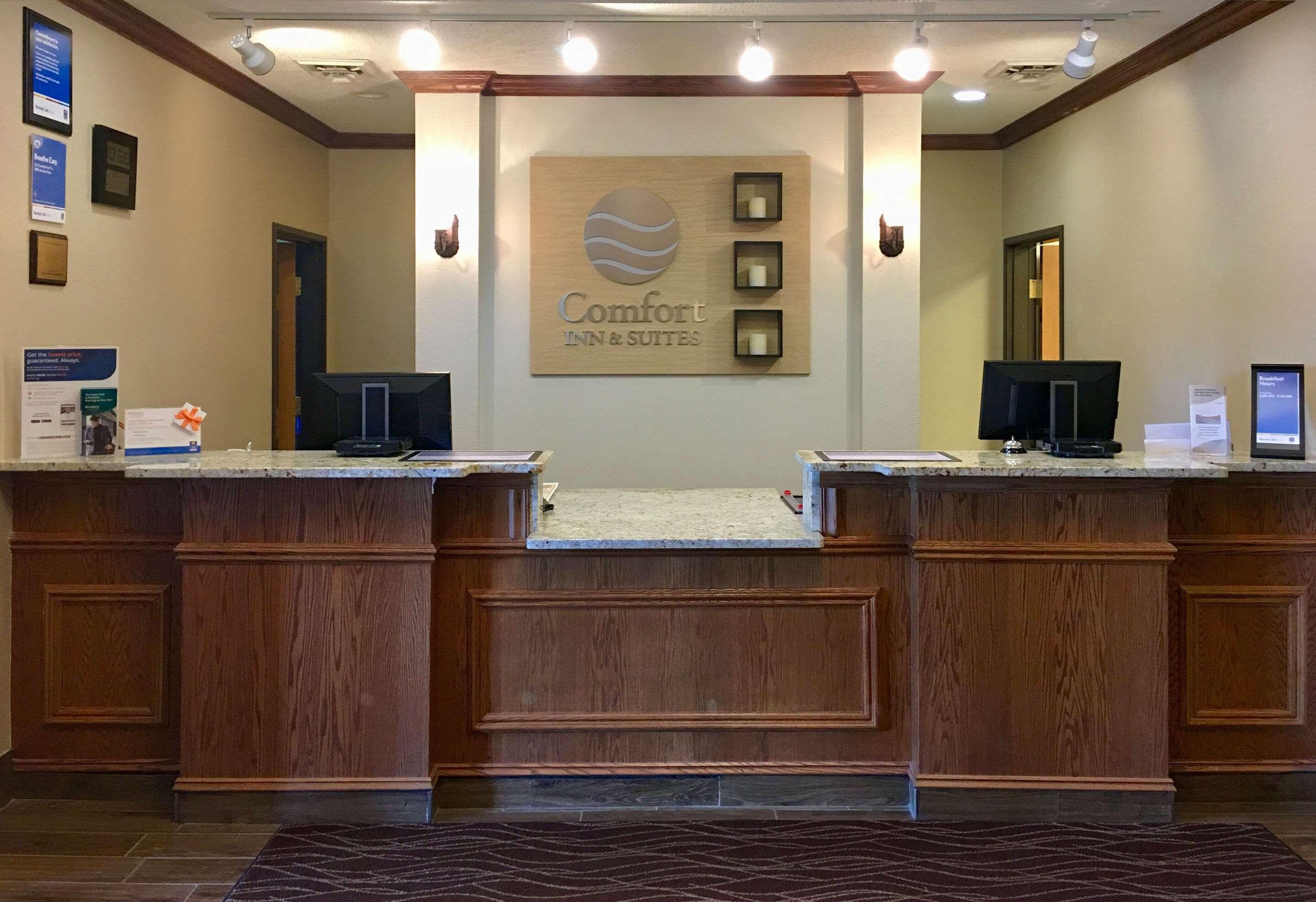 Comfort Inn & Suites Custer Exterior photo